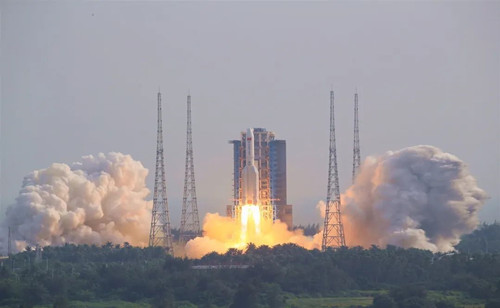 El cohete Long March 5B transporta el módulo Mengtian a la órbita de la estación espacial Tiangong de China.
